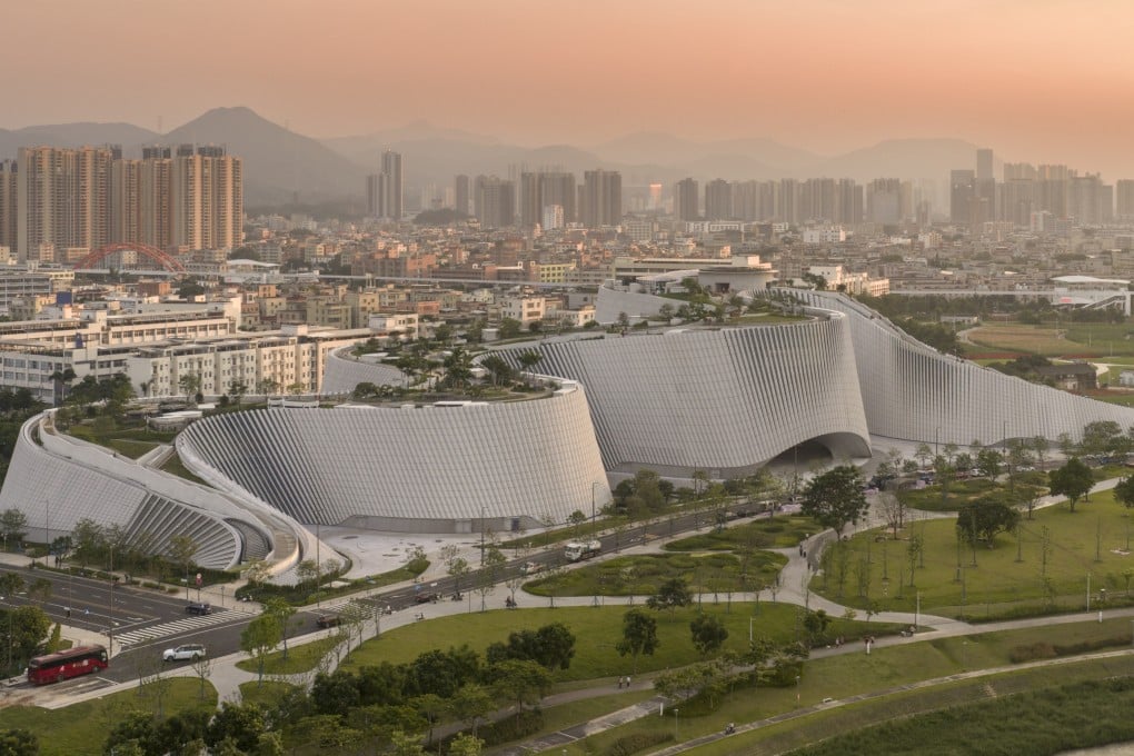 The free-flowing curves of the Shenzhen Natural History Museum mirror the local river systems and surrounding hills. Photo: Adam Mork