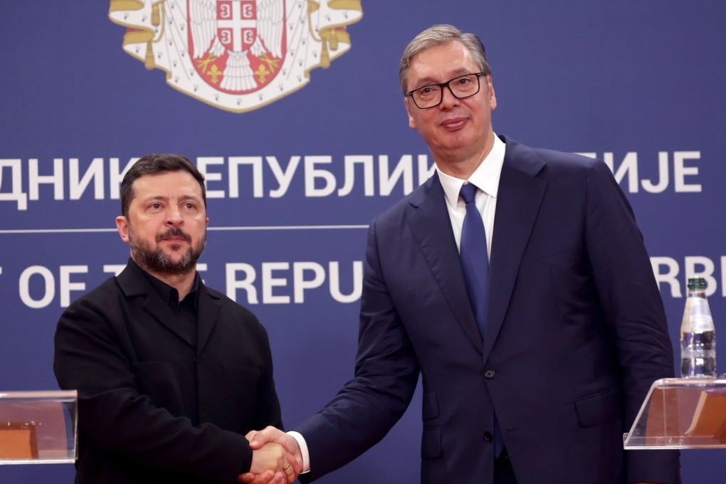 Serbian President Aleksandar Vucic (R) shakes hands with Ukrainian President Volodymyr Zelensky in Belgrade, Serbia, on Saturday. Photo: EPA