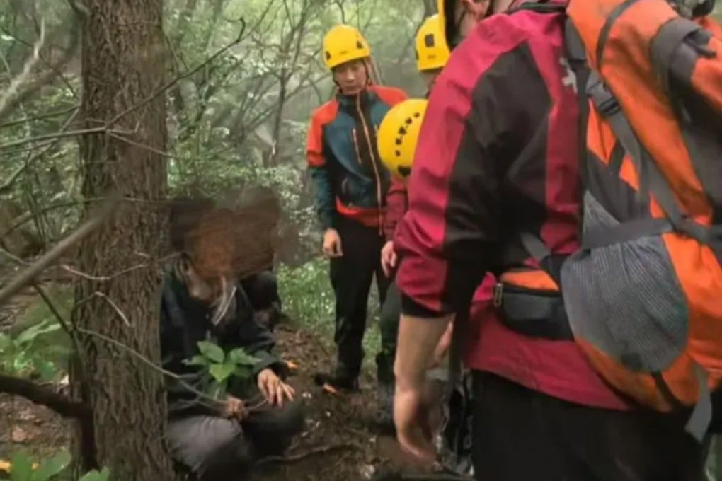Two neighbours, stranded in the mountains of Beijing for nearly 30 hours, ignored rescuers’ calls, fearing the spiritual repercussions of responding. Photo: QQ.com