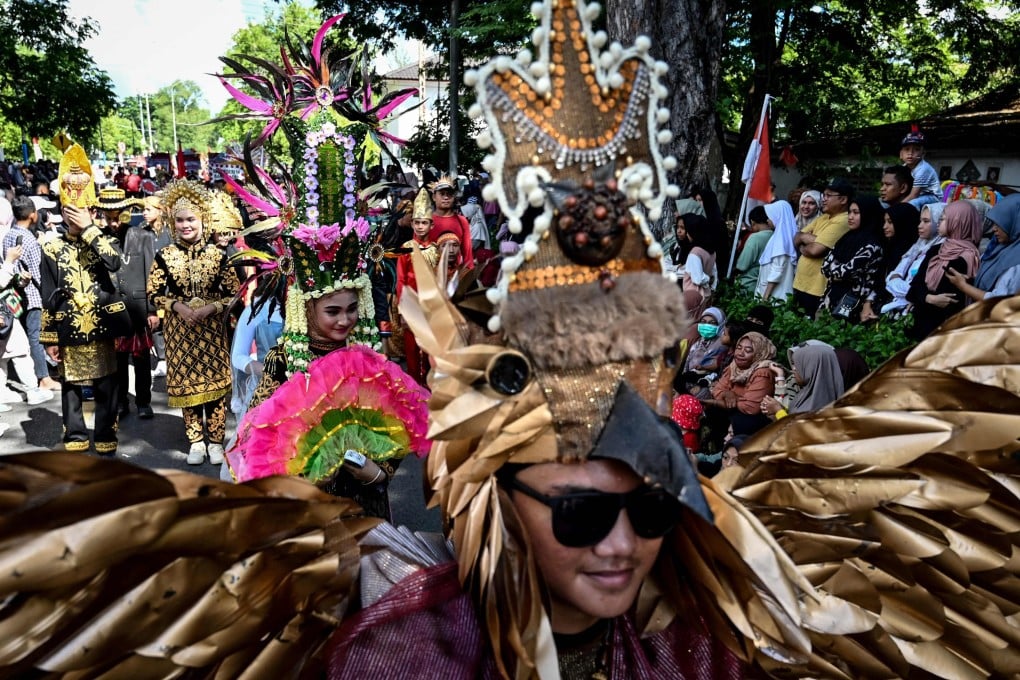 Students take part in the street culture carnival to celebrate Indonesia’s  Independence Day in Banda Aceh on August 19, 2023. Photo: AFP