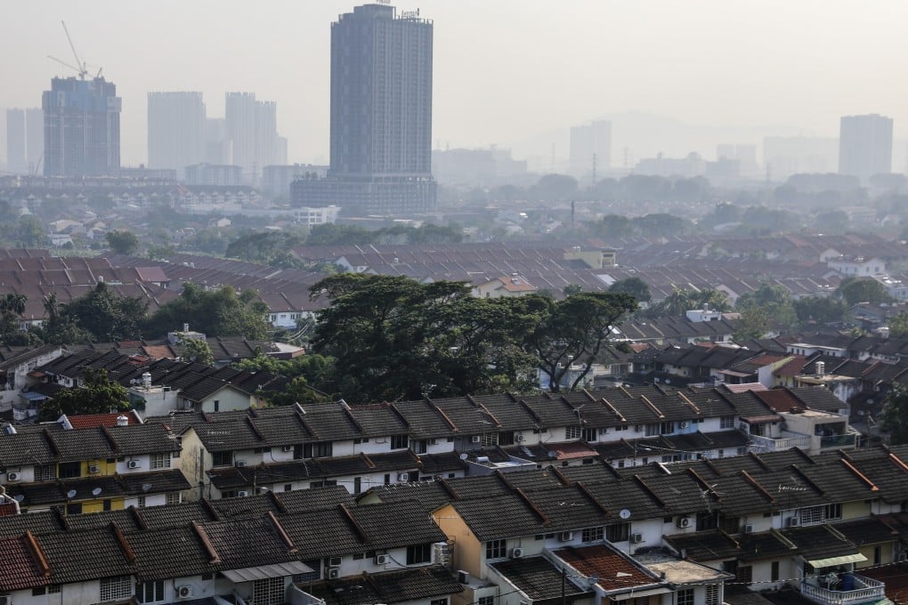 A residential area in Kuala Lumpur is affected by the haze on September 29, 2023. Photo: EPA-EFE