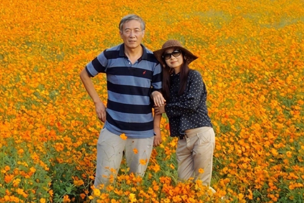 Inspired by his wife's childhood memories, a dedicated Chinese tourism planner transformed a barren hillside into the world's largest hollyhock garden, a testament to their enduring love. Photo: zqb.cyol.com