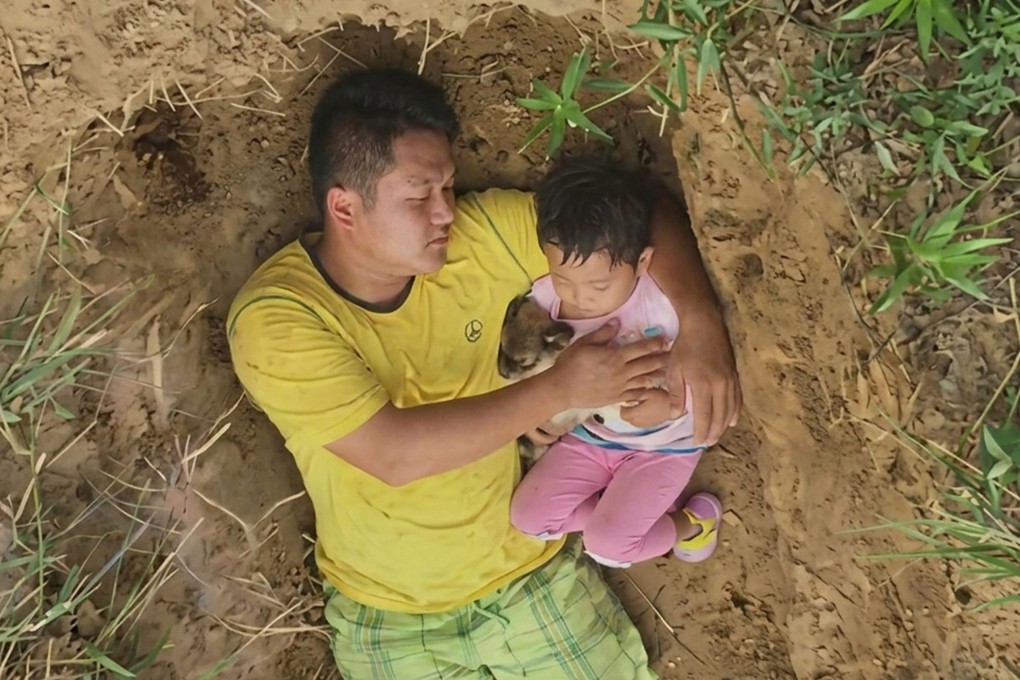 In 2017, a father from Sichuan dug a grave for his daughter, Xinlei, who was battling thalassemia, as a way to help her confront the concept of death. His decision ignited controversy but significantly raised awareness about the disease. Photo: Sina