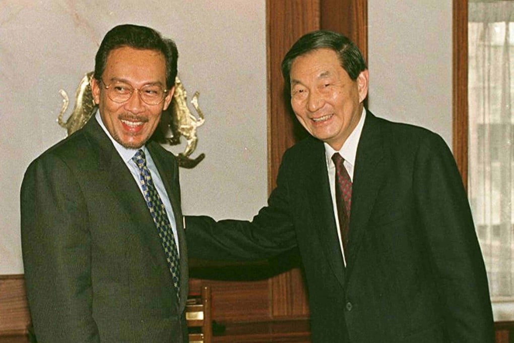Zhu Rongji pictured in 1996 with Anwar Ibrahim, who remembered the Chinese premier as a “good friend”. Photo: AFP
