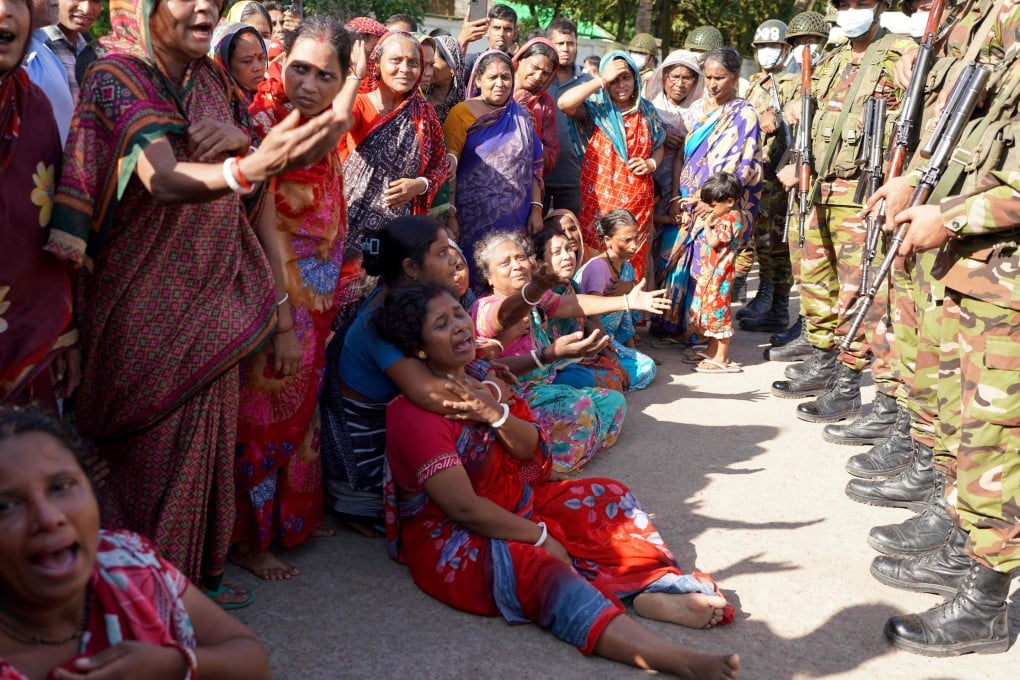 Relatives mourn after a toxic gas leak killed at least eight people at Ferdaus shipyard in Bangladesh’s Chittagong on Friday. Photo: AFP