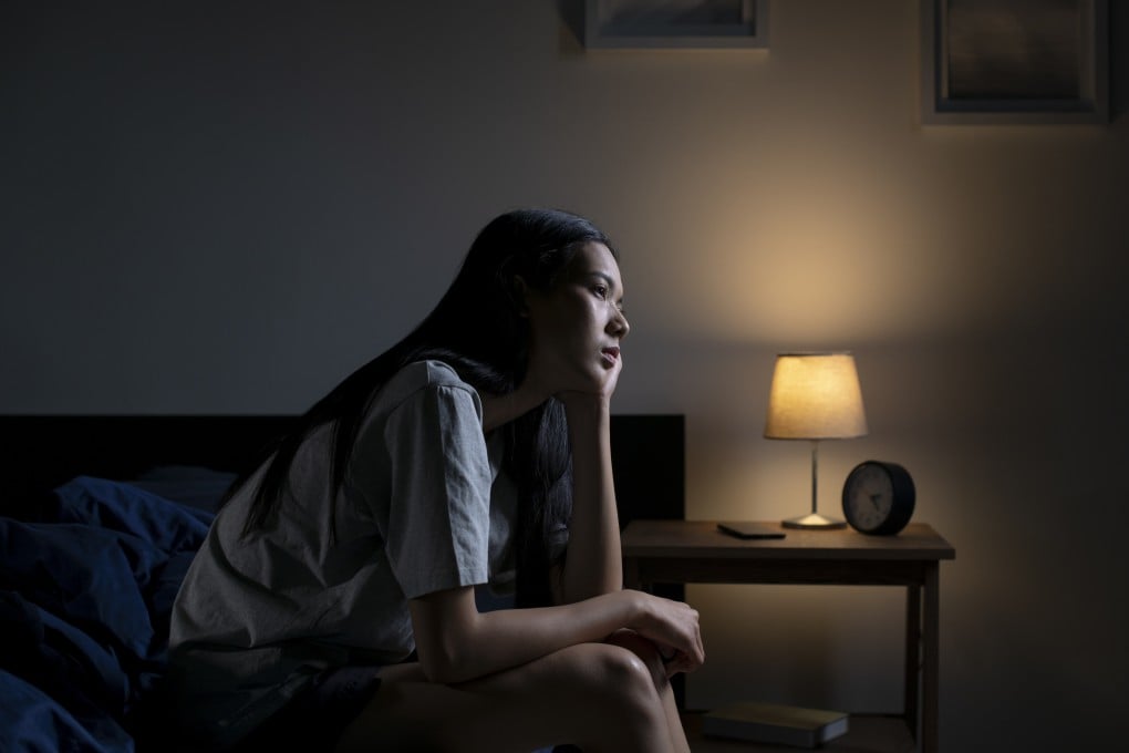 Unlike deep thinking, overthinking is an aimless, destructive cycle driven by negative, repetitive thoughts that offer no resolution. However, there are self-help techniques to stop the feedback loop. Photo: Getty Images