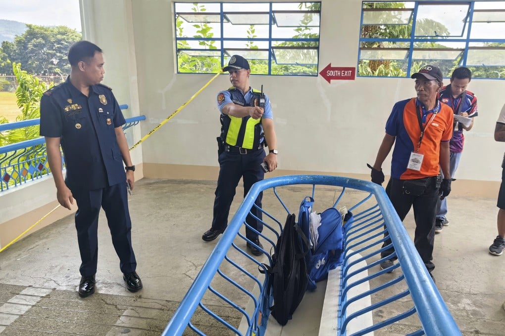 Philippine police (L) patrol the area around the Ateneo de Zamboanga University Junior High School building in Zamboanga City, Philippines, on Tuesday. Photo: EPA