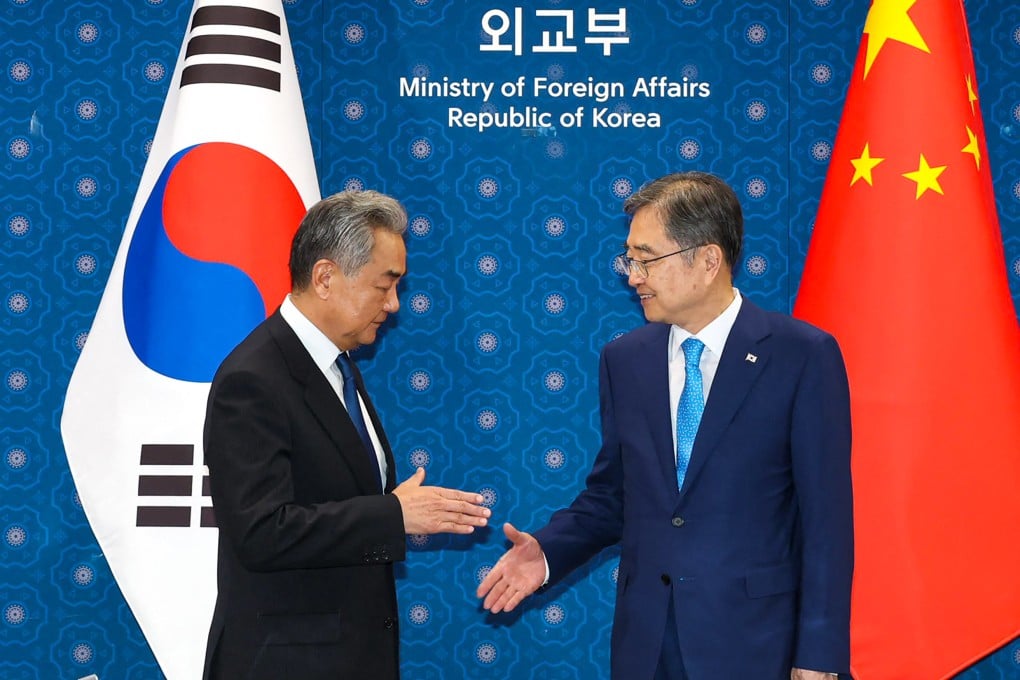 Chinese Foreign Minister Wang Yi (left) meets his South Korean counterpart Cho Hyun in Seoul on Wednesday. Photo: AFP