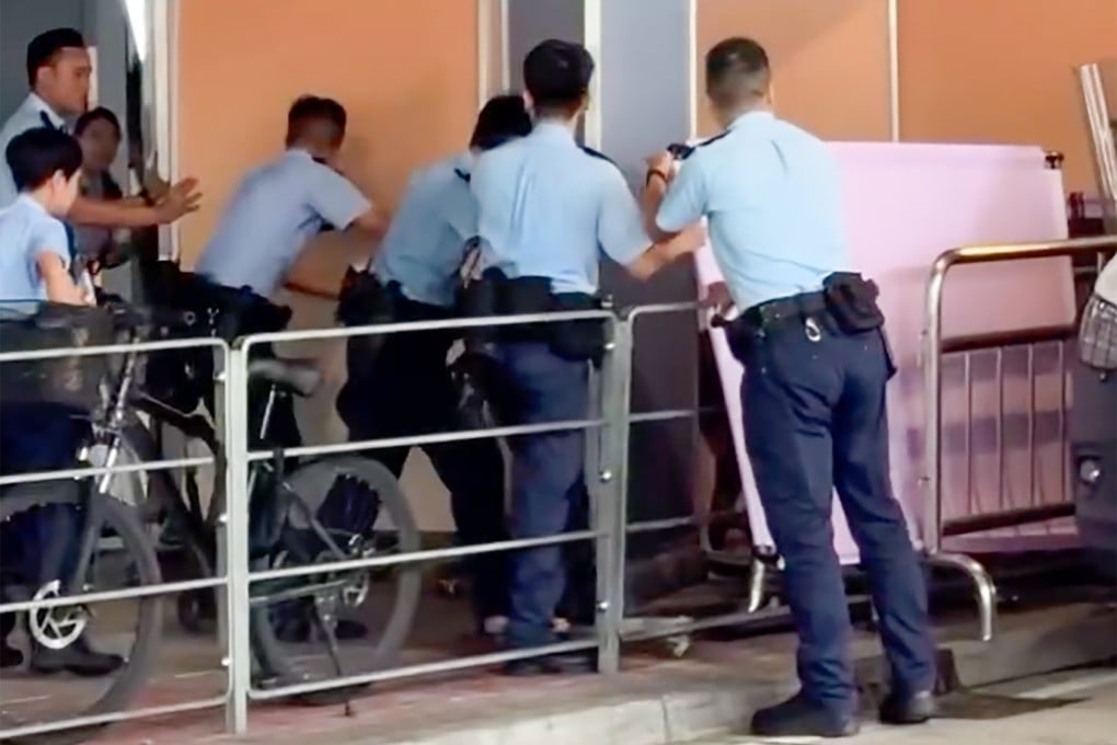 Police officers and officers from the Agriculture, Fisheries and Conservation Department cornered the unleashed dog that killed two smaller dogs in separate attacks at a mall in Yuen Long on Monday. Photo: Captured from Threads