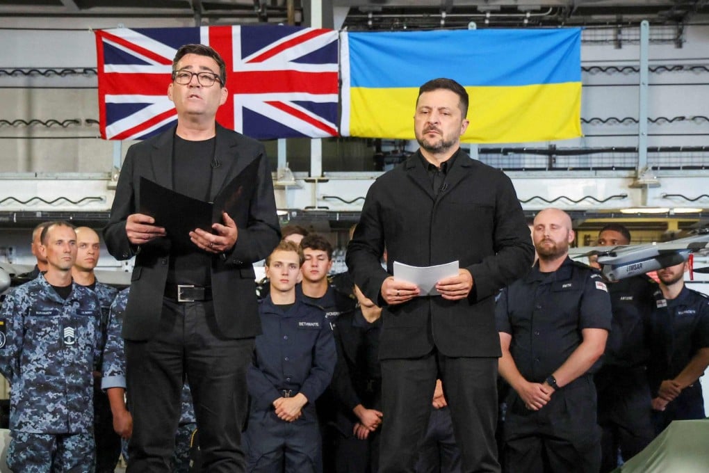 Britain’s Prime Minister Andy Burnham (left) and Ukraine’s President Volodymyr Zelensky in Portsmouth, UK on July 27. On Monday, Burnham will travel to Kyiv for a meeting with Zelensky. Photo: AFP