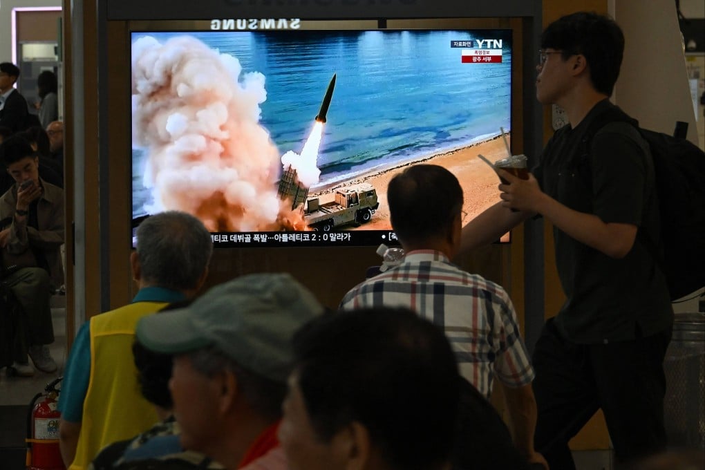 People watch a television screen showing a news broadcast with file footage of a North Korean missile test, at a train station in Seoul on August 20, 2026. North Korea fired around 10 short-range ballistic missiles, South Korea’s military said on August 20, hours after US President Donald Trump said he would meet Pyongyang’s leader Kim Jong Un later this year. Photo: AFP