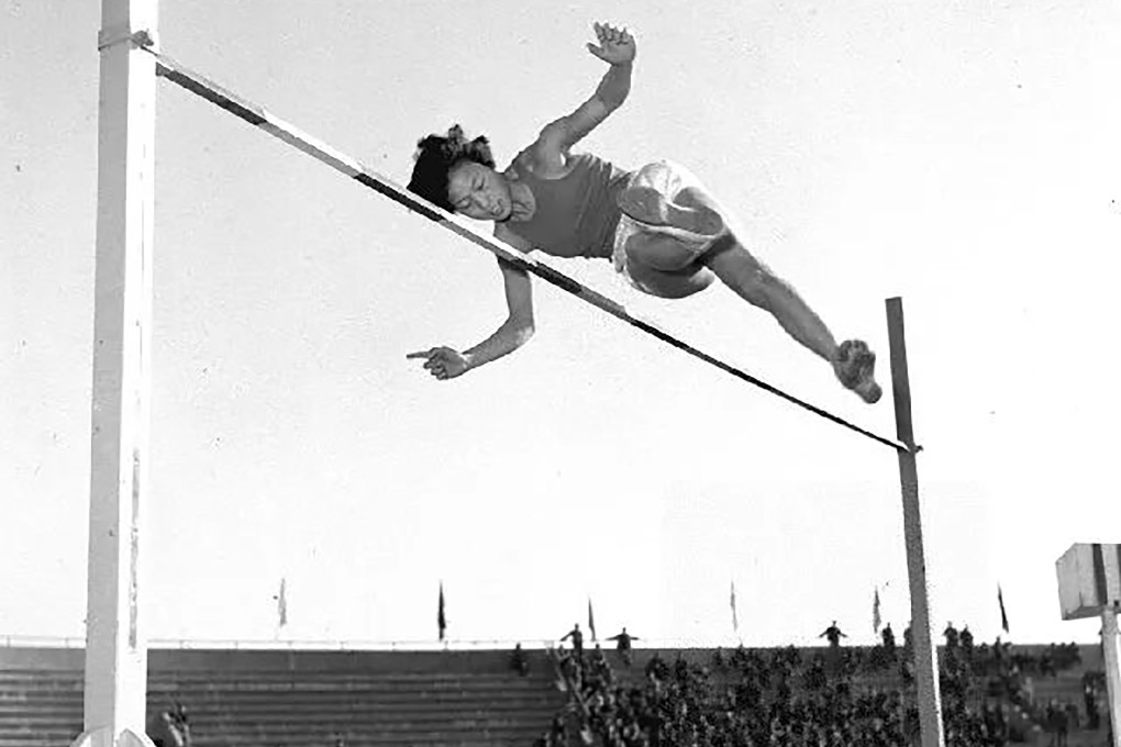 Zheng Fengrong was affectionately praised as “a swallow announcing the arrival of spring for Chinese sports” after her world record.  Photo: Xinhua