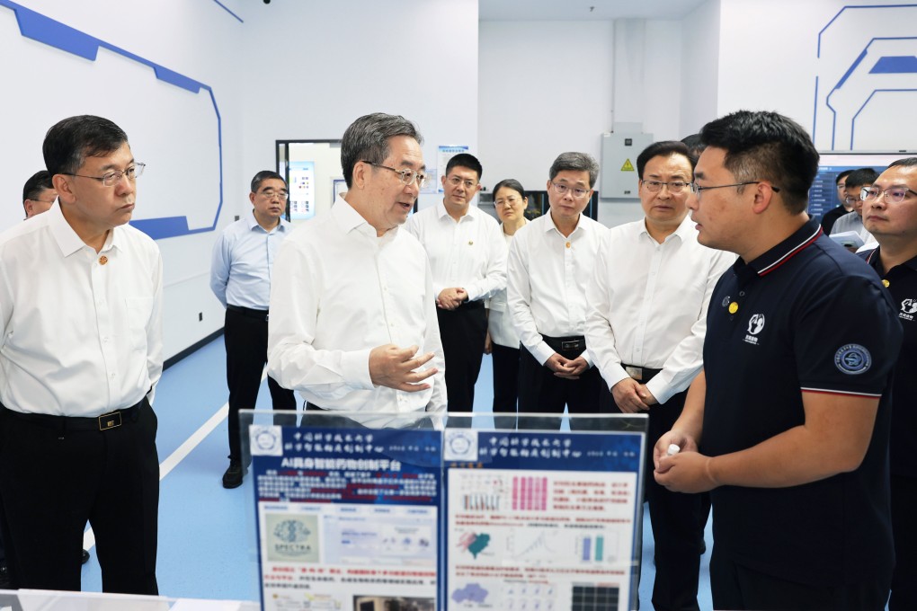 Vice-Premier Ding Xuexiang discusses the application of artificial intelligence in scientific research at the University of Science and Technology of China in Hefei, Anhui province, on Wednesday. Photo: Xinhua