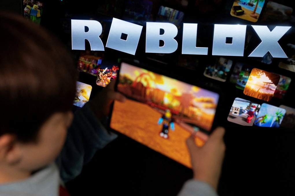 A boy plays Roblox in front of a screen displaying the platform’s logo on December 8, 2025. Photo: Reuters