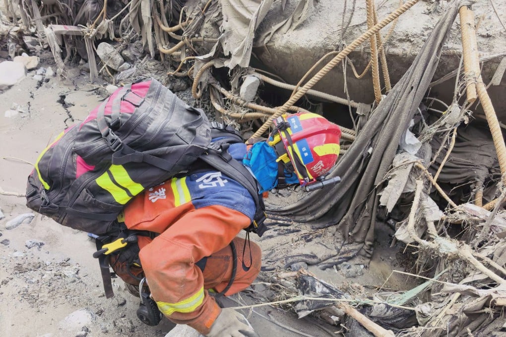 Search and rescue operations continued in Gyirong county on Saturday. Photo: Xinhua