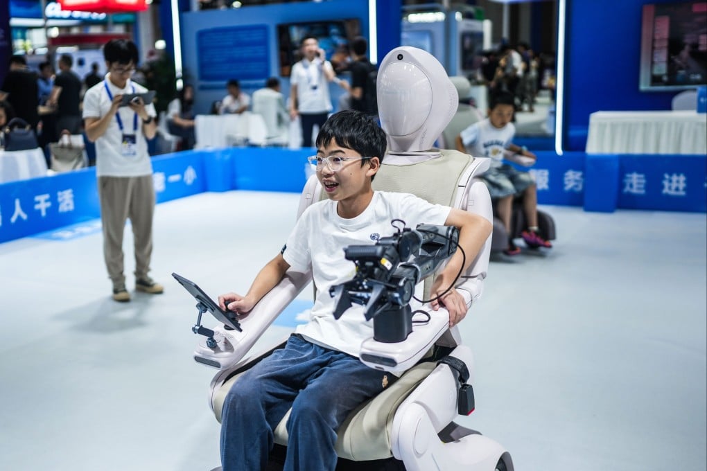 Children experience an intelligent assisted travel robot at the 2026 China International Big Data Industry Expo on August 29 in Guiyang, China. Photo: Xinhua