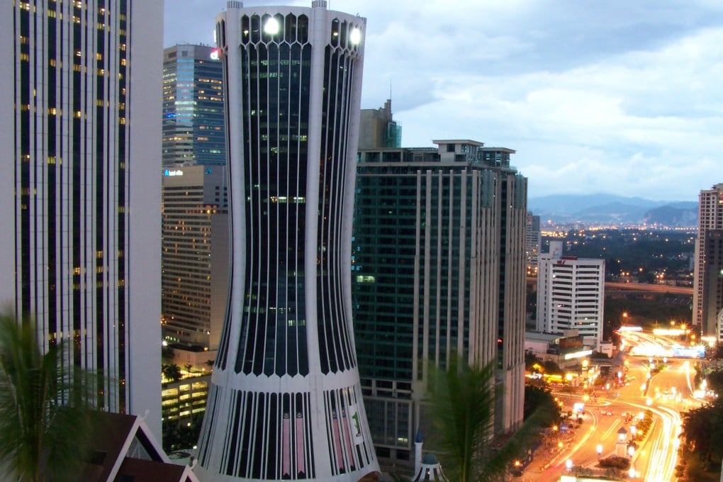 Malaysia’s Lembaga Tabung Haji headquarters (left) in Kuala Lumpur. Photo: Wikipedia Commons / 龍崎 Jeffrey