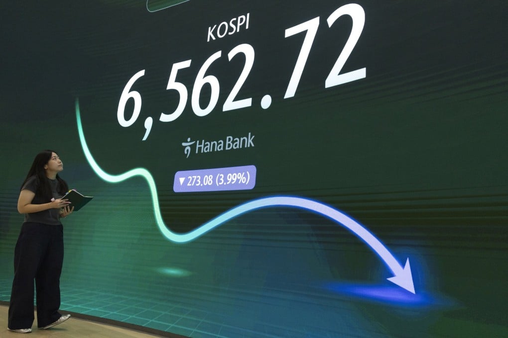 A South Korean dealer looks at an electronic signboard showing the benchmark Kospi index at Hana Bank in Seoul, South Korea, on September 2. Photo: EPA