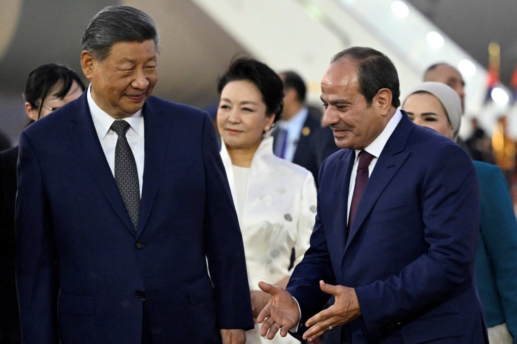 Chinese President Xi Jinping (left) and his wife, Peng Liyuan, are received at the airport by Egyptian leader Abdel Fattah el-Sisi in Cairo on September 1. Photo: Reuters