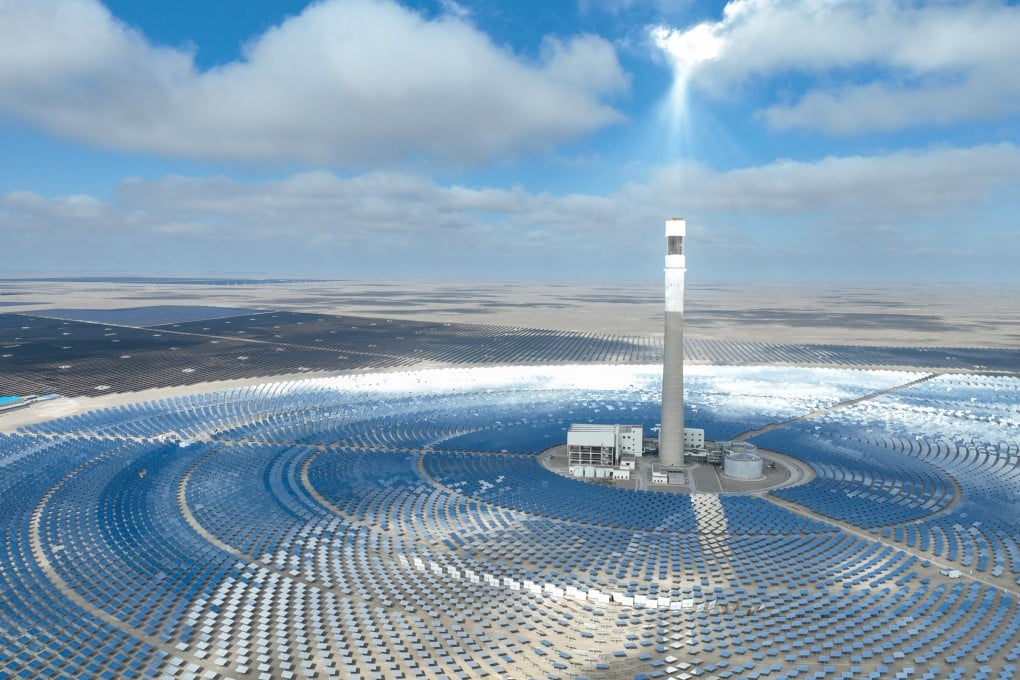 A solar thermal and photovoltaic project in in northwestern China's Gansu province. Photo: Getty Images