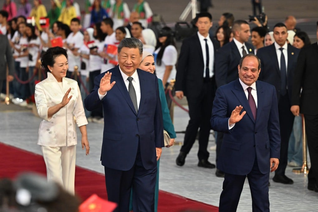 Chinese President Xi Jinping and his wife Peng Liyuan are welcomed by Egyptian President Abdel-Fattah el-Sissi and his wife Entissar Amer upon their arrival at Cairo International Airport on September 1. Photo: Xinhua via AP