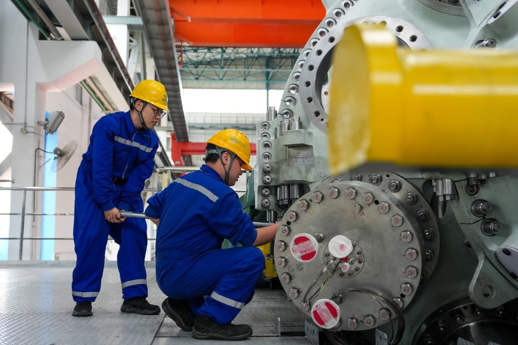 Workers inspect a turbine set for export at a factory in Deyang, southwest China’s Sichuan province. Photo: Xinhua