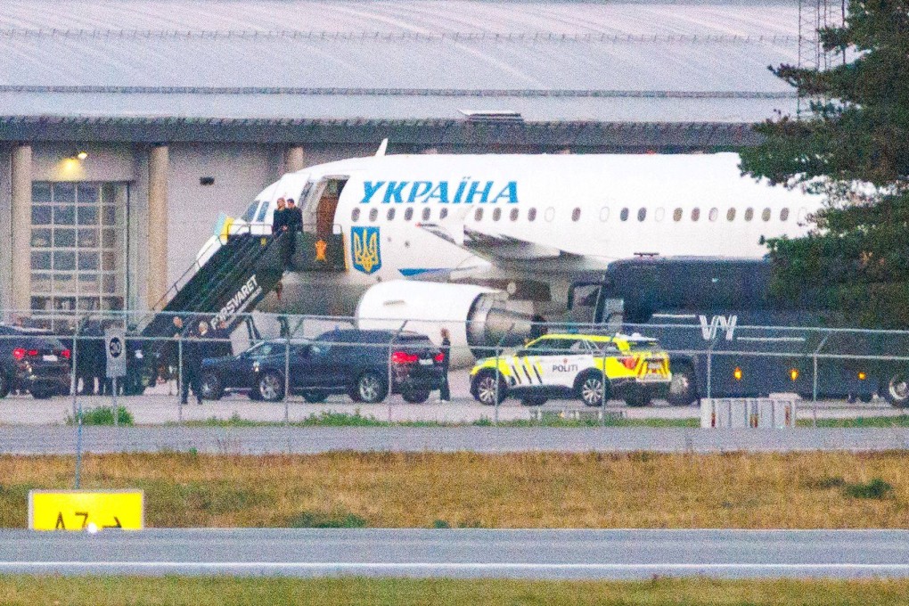 Ukraine’s President Volodymyr Zelensky and his wife Olena Zelenska exit their plane at Gardermoen airport near Oslo. Photo: NTB via AFP