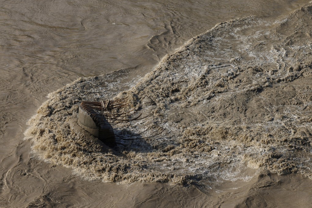 Himalayan Glacier Collapse Kills 1,300, Leaves 5,300 Missing