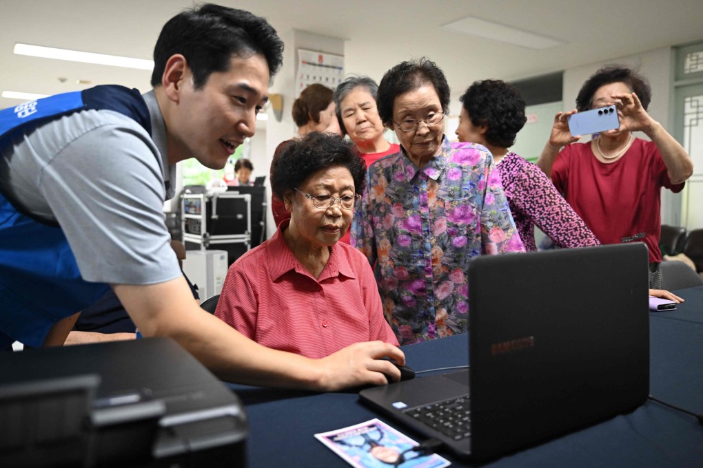 Government Trains 650,000 Seniors in Digital Literacy 2025
