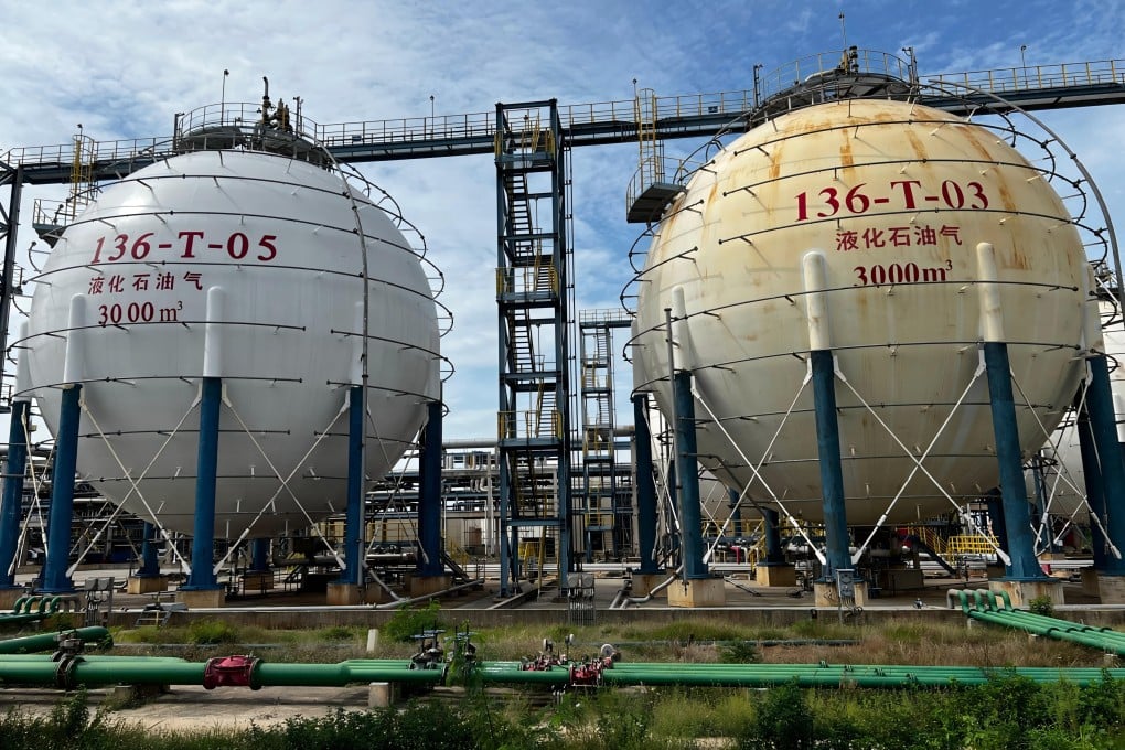 A tank (left) at a petrochemical refinery in Hainan was coated in the paint to test its cooling capacity. Photo: Science and Technology Daily
