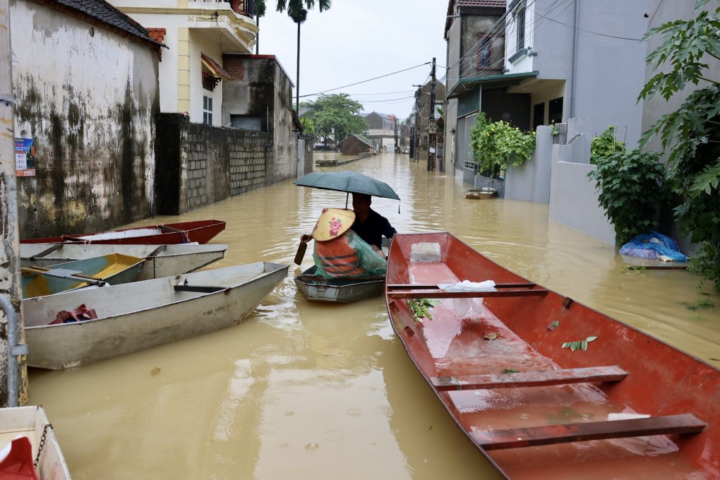 Heavy Vietnam Rains Flood Trains, Kill Three