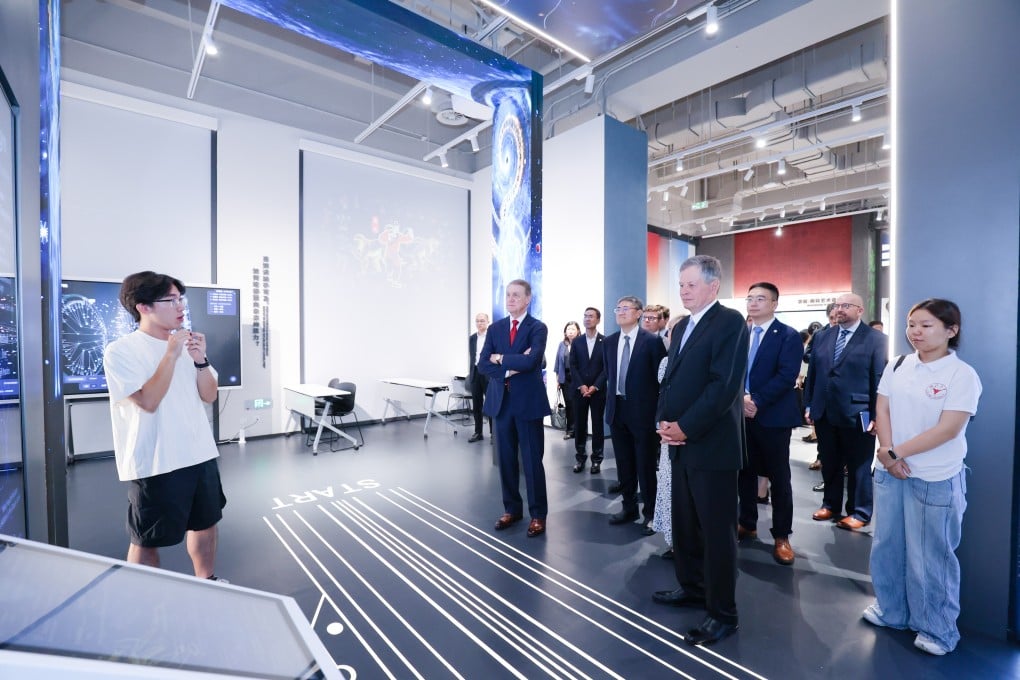 On the morning of August 28, U.S. Senator Steve Daines led a delegation to visit Zhejiang University in Hangzhou, China, touring the Future Learning Center. Photo: Zhejiang University