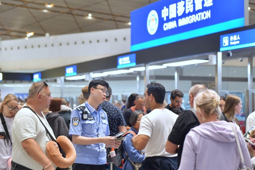 A police officer helps tourists at the Beijing Capital International Airport on August 26. Photo: Xinhua