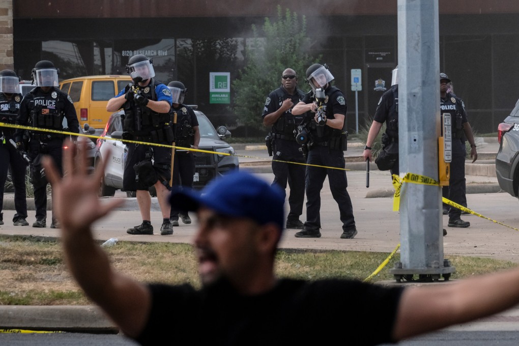 Authorities deploy non-lethal weapons near a demonstration where a man was shot by an ICE officer in Austin, Texas. Photo: AP