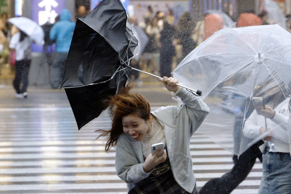 Typhoon Dujuan Kills 10, Leaves 4 Missing in Japan