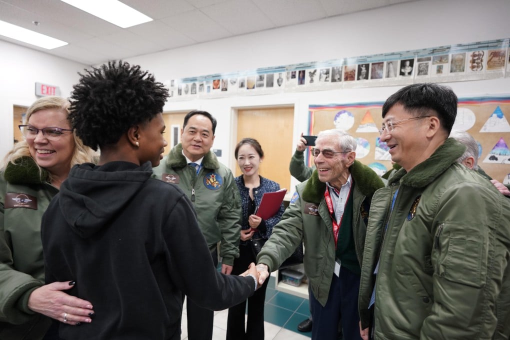 Jack Lund Schofield Middle School’s Principal Terri Knepp (left), Yang Wanming (third left), president of the Chinese People’s Association for Friendship with Foreign Countries, Flying Tigers veteran Harry Moyer (second right) and Zhang Jianmin, Chinese consul general in San Francisco (right), visit the school in Las Vegas, Nevada in 2024. Photo: Xinhua