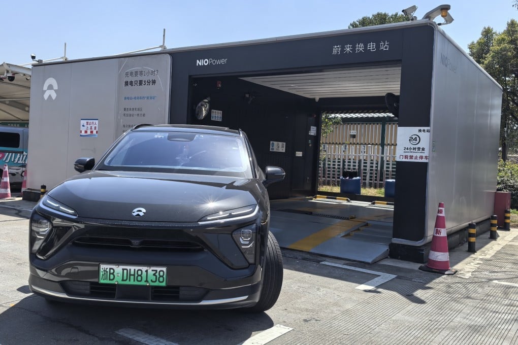 A driver prepares to change his car’s battery at a Nio swapping station at a service area in Ningbo city, in eastern China’s Zhejiang province, on March 24, 2025. Photo: Simon Song