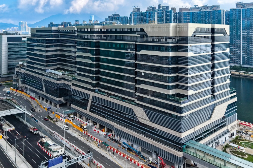 啟德醫院分階段啟用，設現場支援人員及熱線處理預約及交通查詢