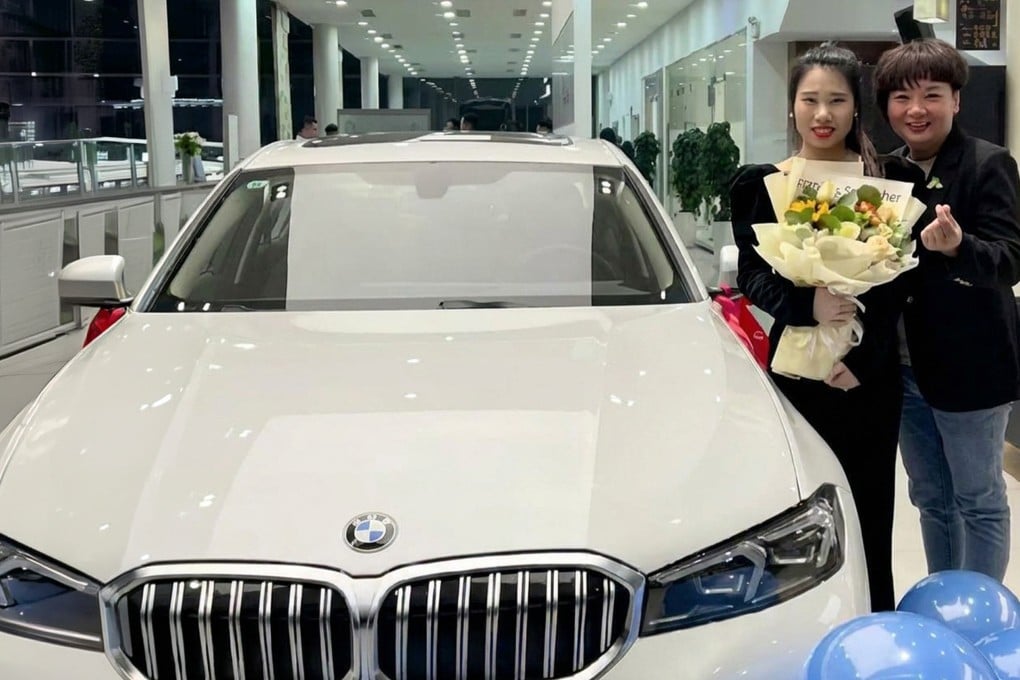 To protect her top performers from commuting on e-scooters during severe weather, a compassionate CEO in China rewarded them with brand-new BMWs. Photo: Douyin