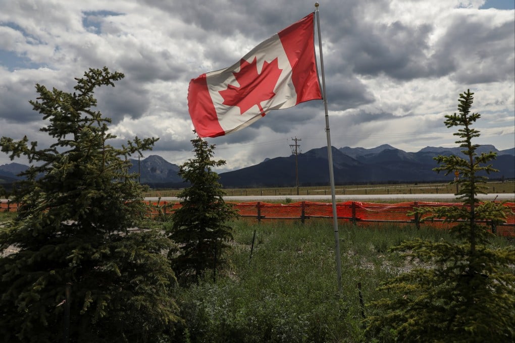 A Canadian flag flies near the mountains in Kananaskis, Alberta, Canada, in June 2025. Photo: Reuters