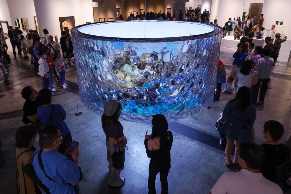 Crowds admire an installation at Art Basel Hong Kong 2026. Photo: Dickson Lee