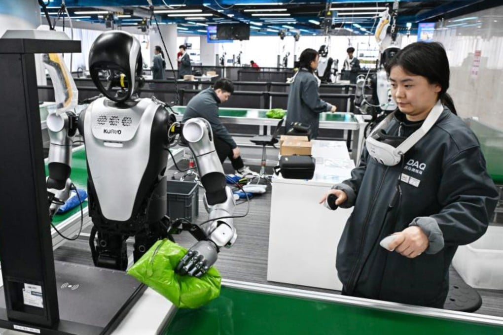 The photo above shows a robot being trained to handle basic daily tasks, highlighting China’s latest freelance economy trend where freelancers perform repetitive chores to teach robots essential skills. Photo: Xinhua