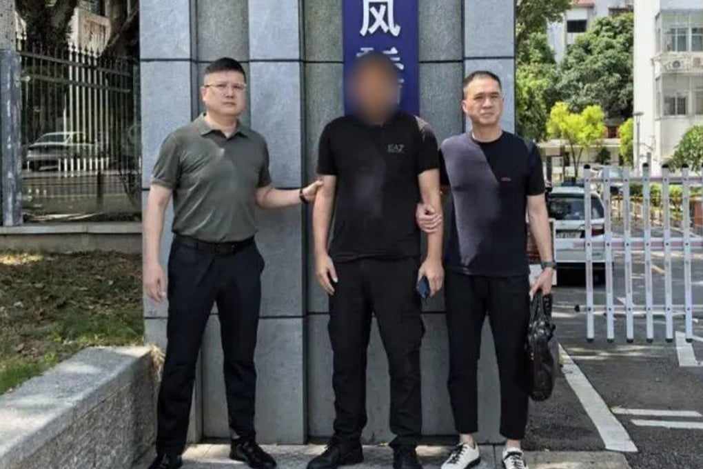 A Chinese robbery suspect on the run for 24 years allegedly spent 19 of them living under his late twin brother’s identity. Photo: tidenews.com.cn