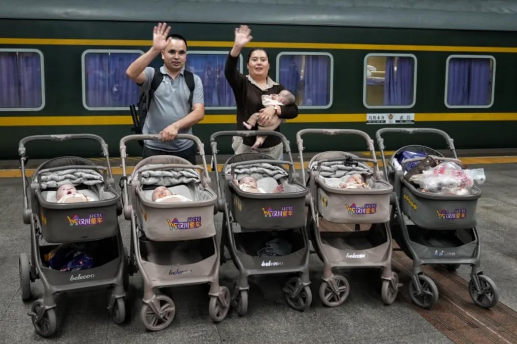 When a Xinjiang couple brought their quintuplets home from Wuhan by train, railway staff and fellow passengers pitched in to help care for the babies. Photo: QQ.com