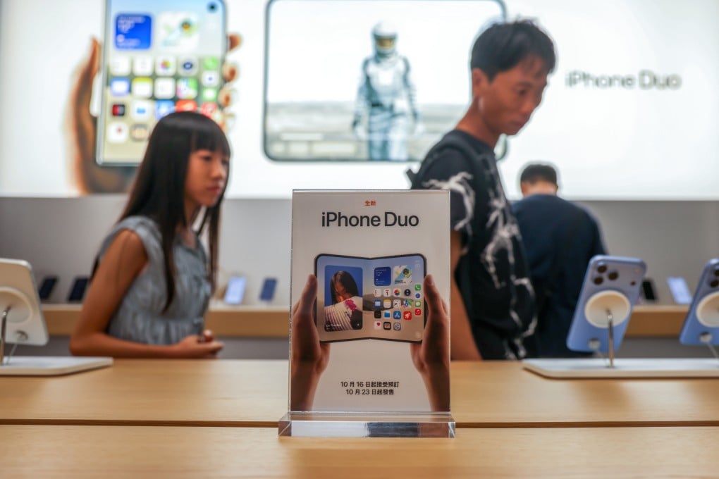 Pre-orders for the new iPhone Duo started on Friday evening in Hong Kong, triggering a series of alleged fraudulant credit card transactions over the weekend. Photo: Silvia Siu