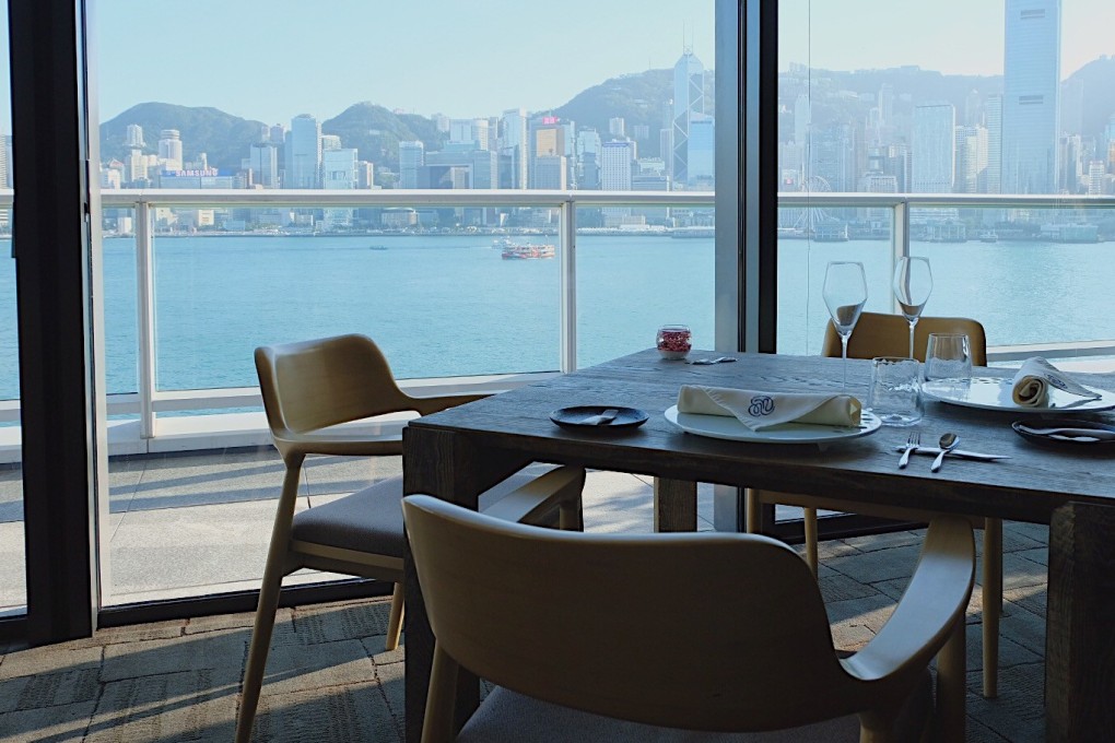 The view of Victoria Harbour from à nu retrouvez-vous.