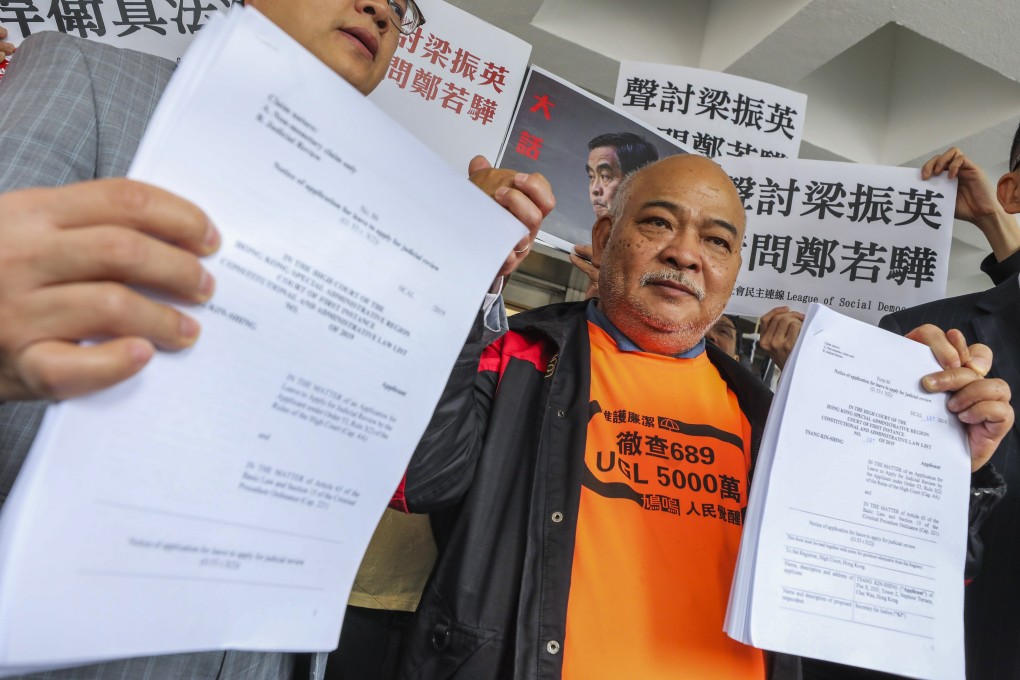 Tsang Kin-shing files his application for a judicial review at the High Court. Photo: Felix Wong