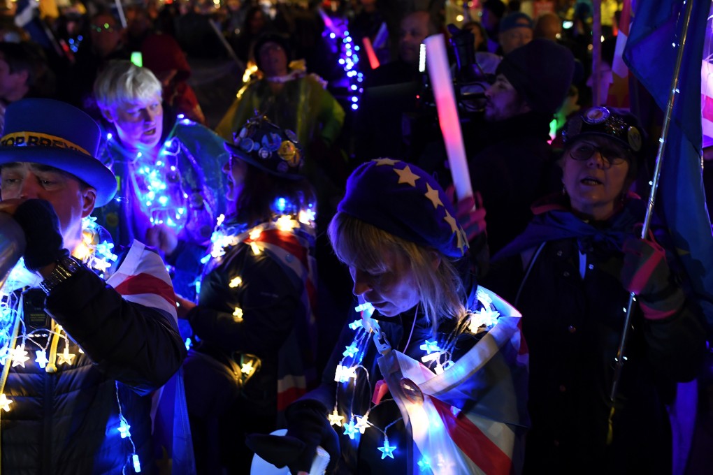 Anti-Brexit supporters react after the Brexit voting outside the Parliament in London. Photo: Reuters/Dylan Martinez
