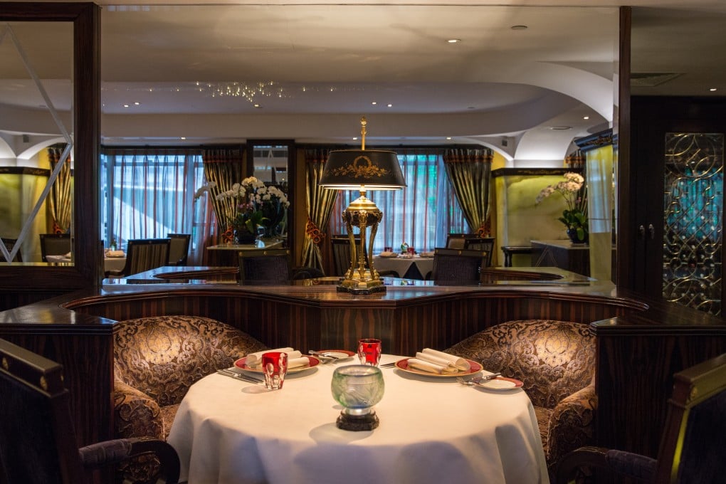 Guincho a Galera’s orange and gold interior is classic with contemporary accents.