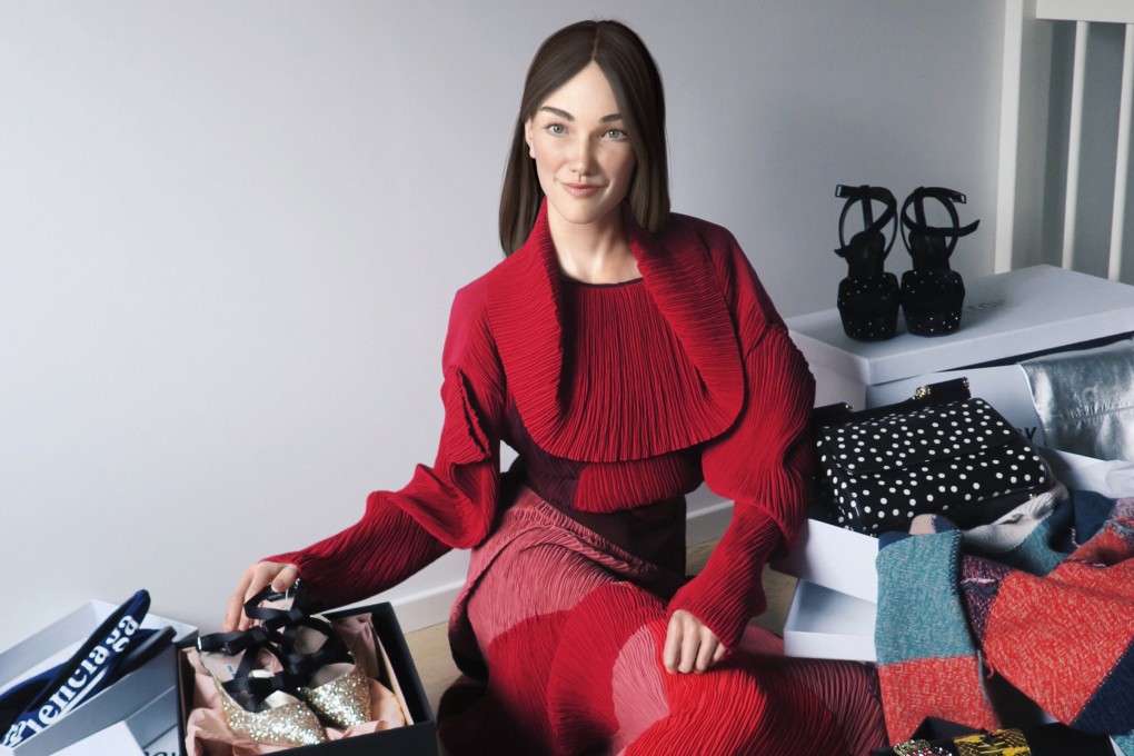 Meet Daisy by Yoox. She has her own opinions and preferences, allowing her to directly interact with customers on a wide range of topics.